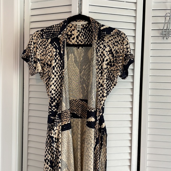 Diane Von Furstenberg Dresses & Skirts - 90’s Vintage DVF Avara silk wrap dress size 0